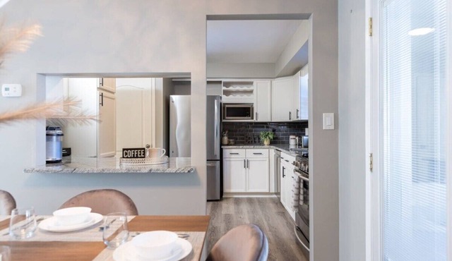 Upscale 3BR Designer House with POOL! in St. Catharines