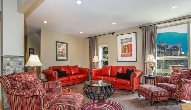 Upscale Comfort w/Stunning Views! Private Garage, free WiFi, Games, Porch Swing in Copper Mountain