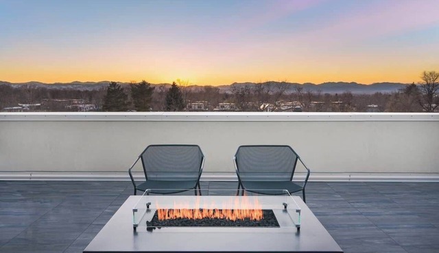 Upscale Flat with Rooftop Patio & Mountain Views!