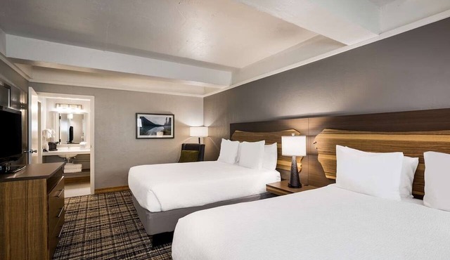 Upscale Glenwood Stay w/Hot tub, Mountain Vistas, & Comfort | Free Breakfast