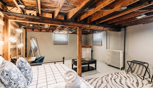Urban Delightful Retreat: King Bed | BBQ Grill