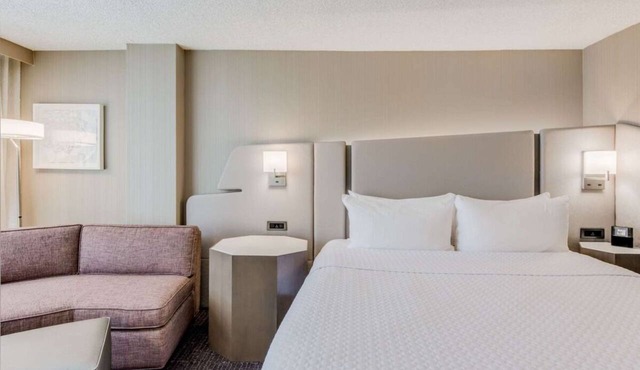 Vacation Starts Here! Near Larimer Square, Pet-Friendly