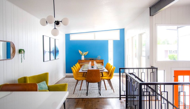 Vibrant MCM Home: Hot Tub, Groups