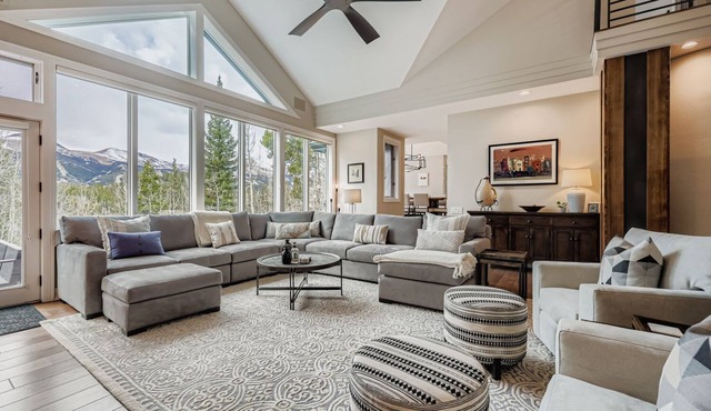 View Haus | On Shuttle Route | Great Location!