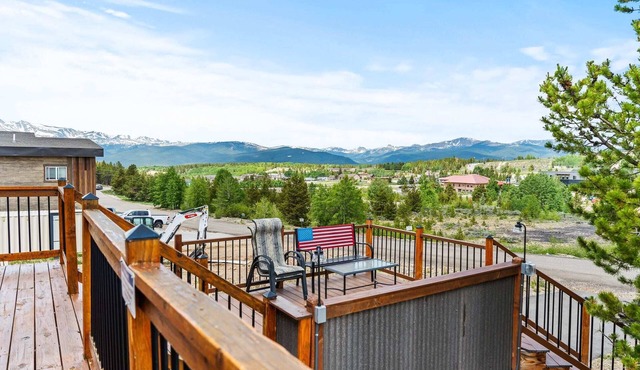 Villa at Treeline with Hot Tub