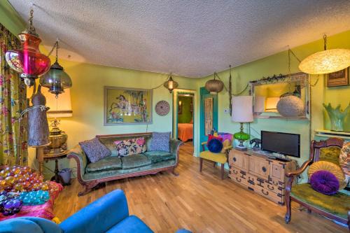 Walk to Olde Town Arvada - 1940 Vintage Bungalow!
