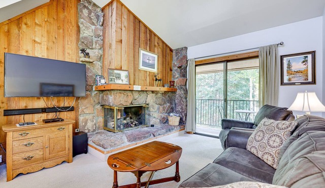 Walk to Shops & Dining! Winter Park Condo w/Pool