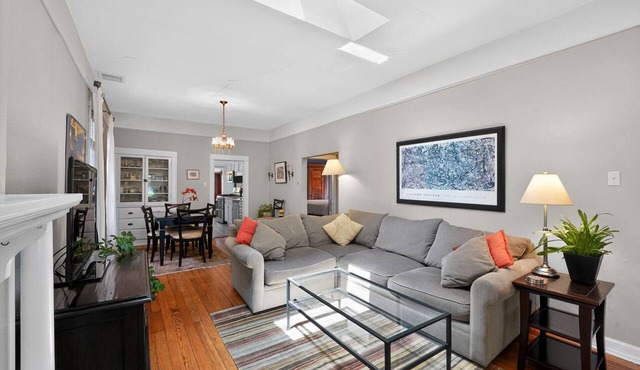 Walkable Pearl St Retreat | Near Shops & Park