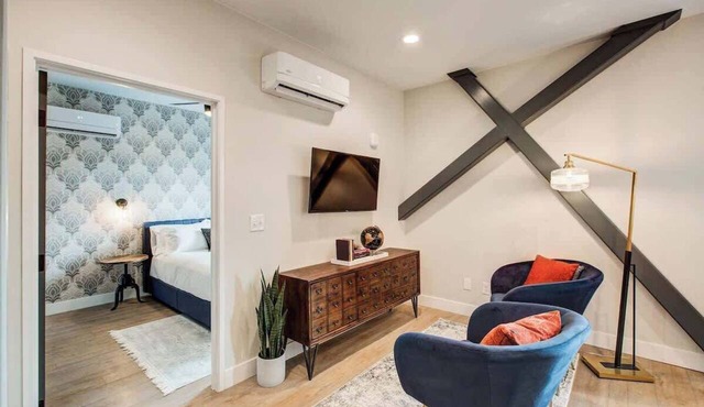 Walkable Urban Tennyson St Apt | Steps to Eats