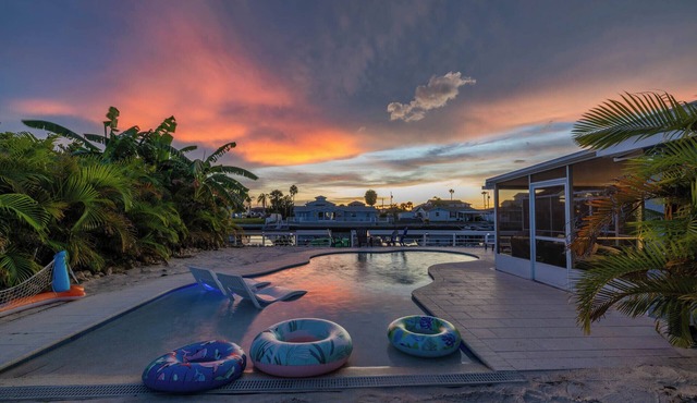 Waterfront/5BR w/Heated Pool/Kayaks & Ping-Pong in Hernando Beach