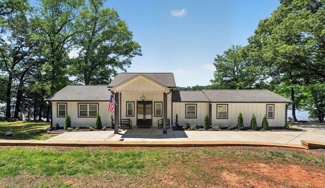 Waterfront + Sunset + Dock Views and Lake Wylie in Charlotte