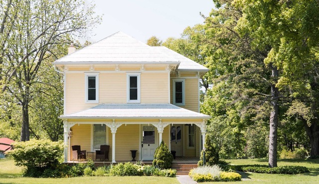 Watson House - Century Home near Sandbanks in Prince Edward