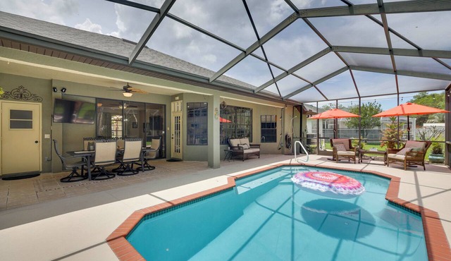 Weeki Wachee Retreat: Heated Pool and Fenced Yard in Spring Hill