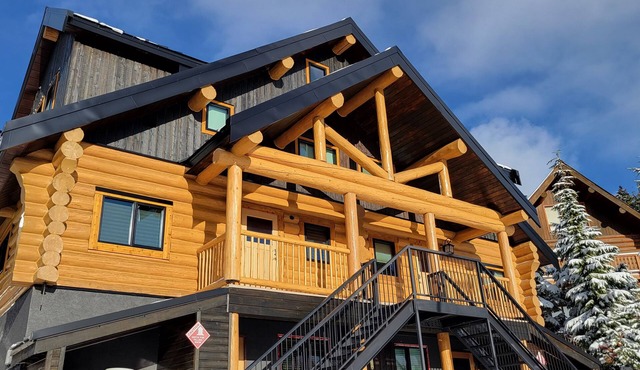 Wintergreen Lodge, Mount Washington - Hot Tub in Comox-Strathcona C