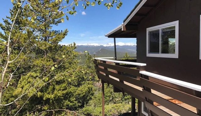 Wonder-View Lodge with Private Panoramic Mountain Views!