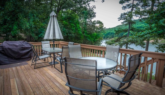 Wonderful Lake Front Home with amazing views and access to the water in Edgemont