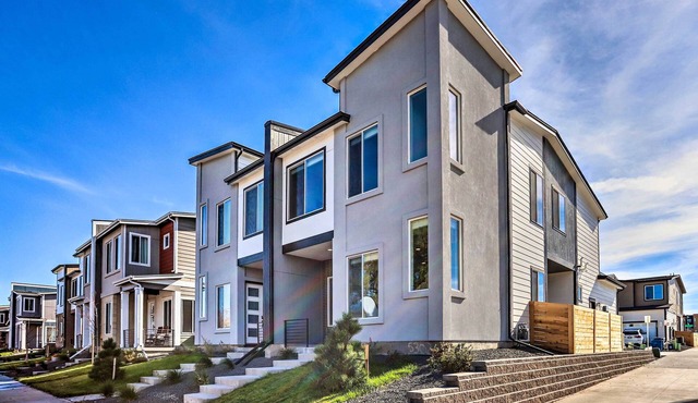 Work, Play & Explore! Townhome 6 Mi to Dtwn Denver