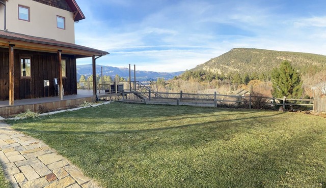 Your Mountain Town Retreat Awaits! Close to Town, Trails and the Train!