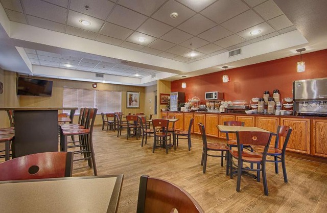 Tulsa Woodland Hills Hotel 