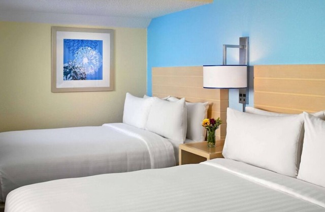 Comfortable Countryside Stay, 2 Comfortable Units, Onsite Pool, Pets Allowed in Eagan