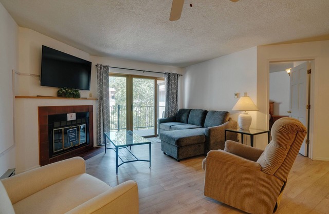 Condo two blocks from the Chile Express