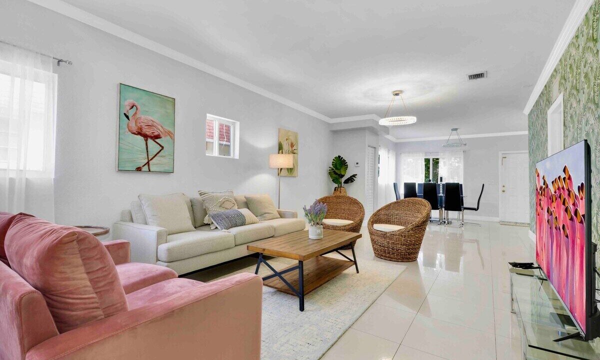 East Little Havana House | This house is a 6 bedroom(s), 3 bathrooms, located in Miami, FL.