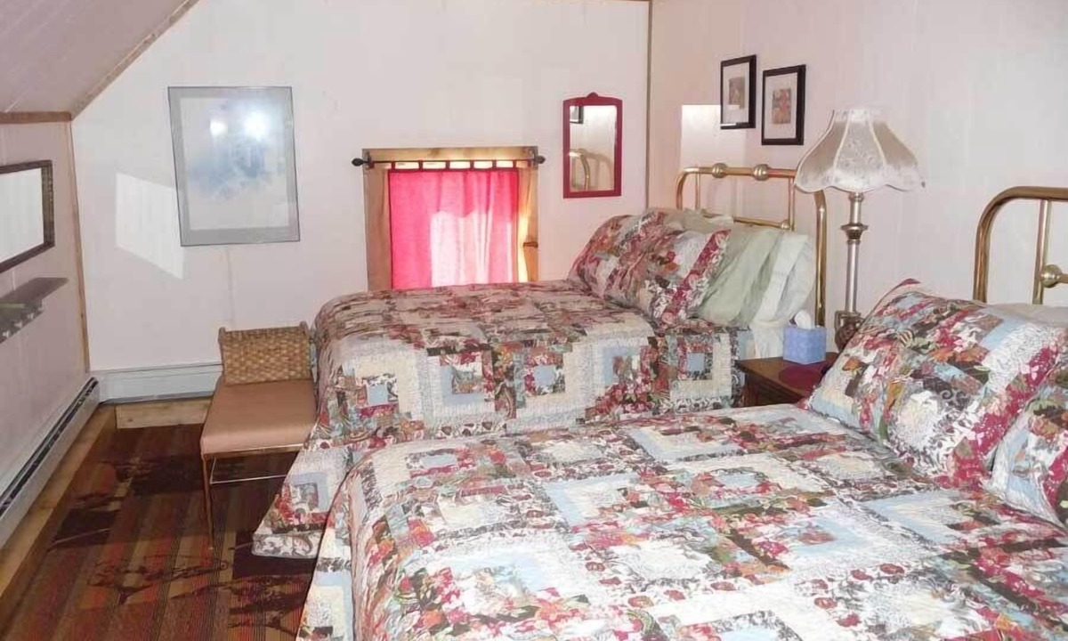 Twin Lakes House | The Twin Lakes Inn