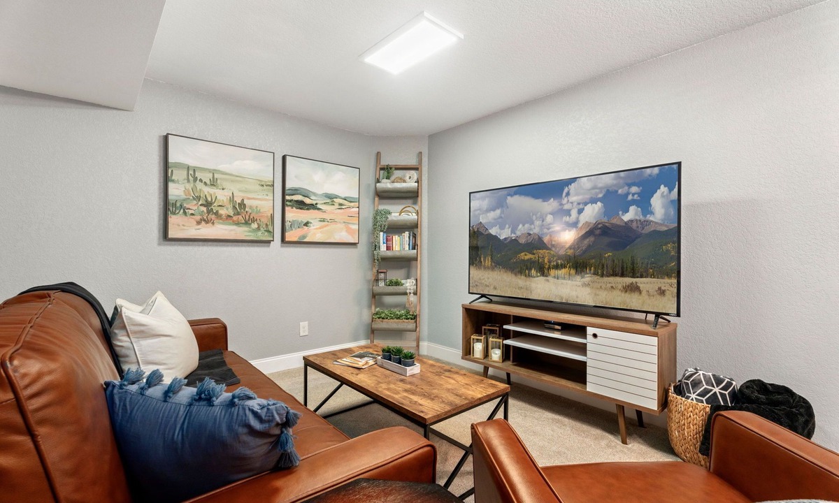 Martinez Park Apartment | Beautiful Old Town 2 Bedroom Apartment With Bikes!