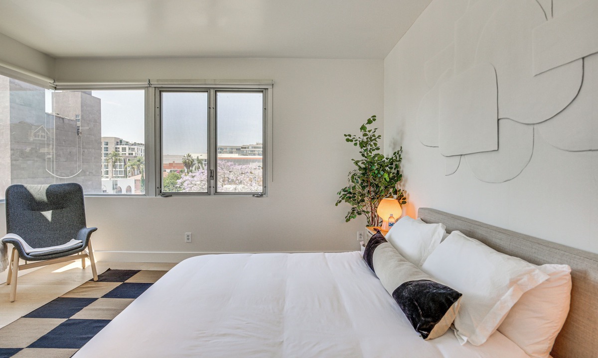 Little Italy Apartment | Rooftop w/Views: Modern Little Italy Townhome