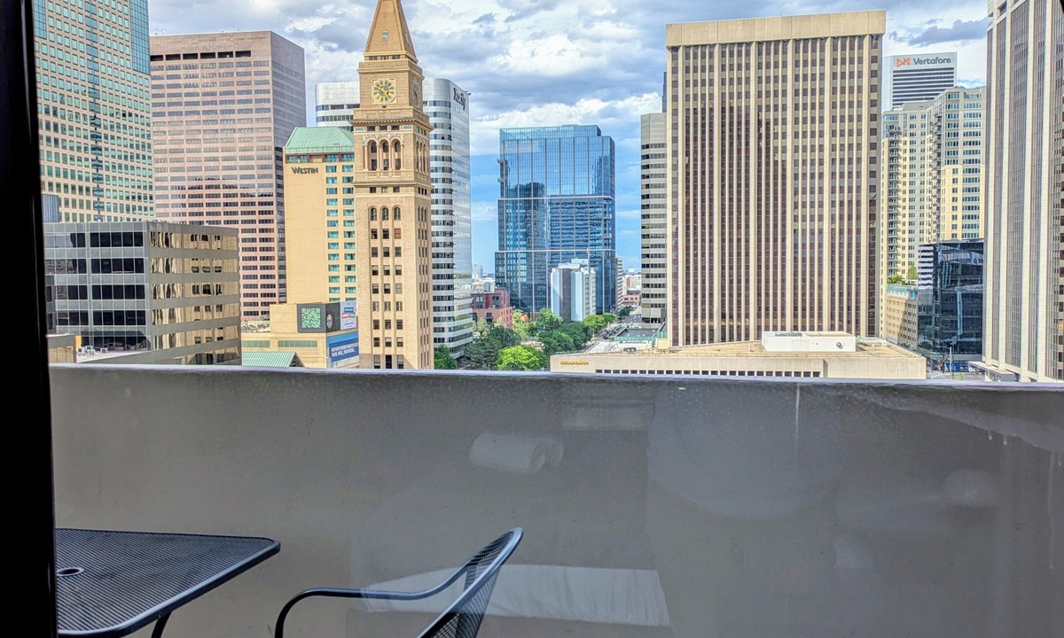 Downtown Denver Condo | STUDIO 13: LARGE BALCONY, CITY VIEWS, GYM, POOL, NEAR ATTRACTIONS, SPORTS VENUES