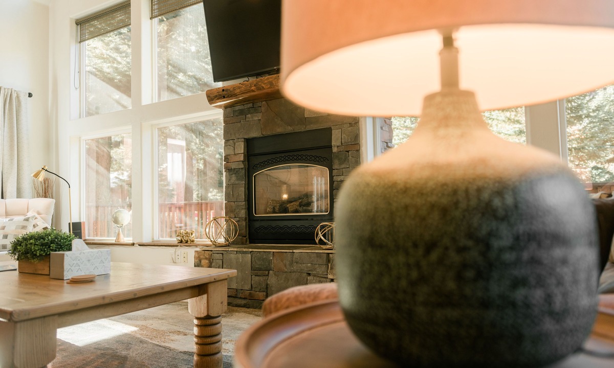 Ouray House | New! Modern mountain retreat. Bar, garage, luxurious backyard patio. Pristine!