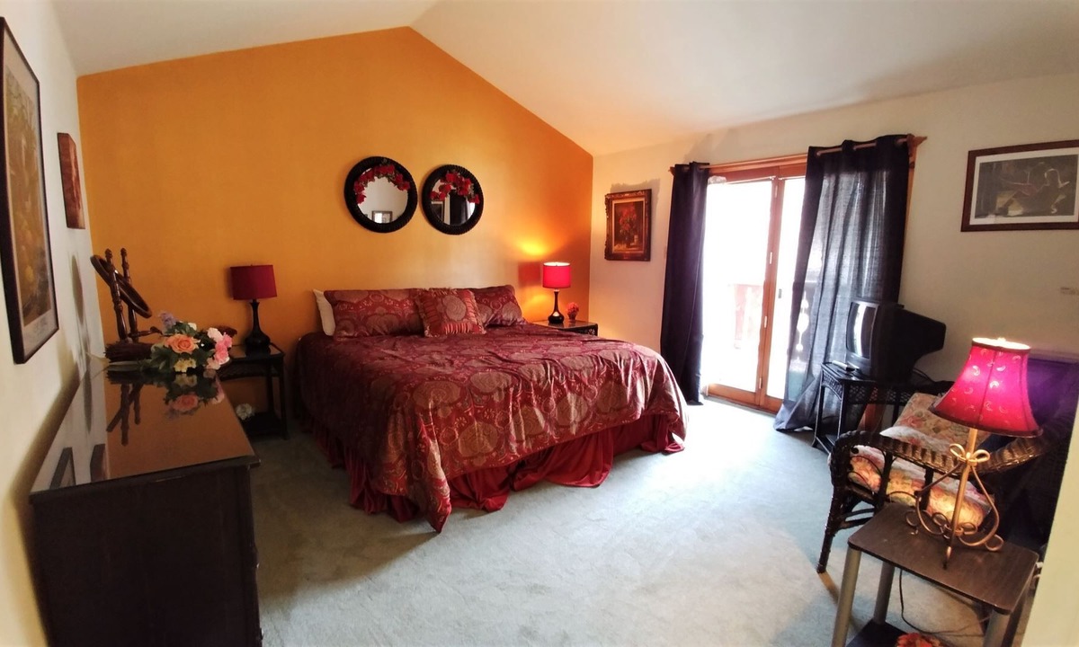 Red River House | Running Bear River Lodge - Pet Friendly - 9 Bedroom Home - In Town - On The Rive