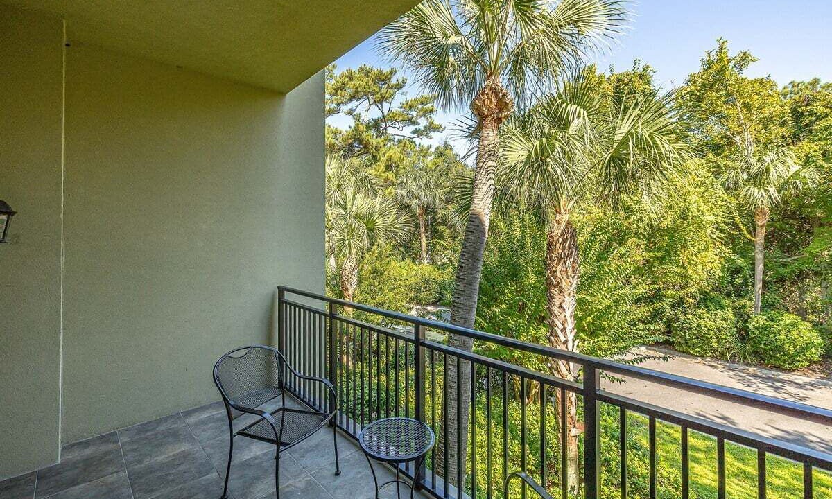Demere Park Apartment | Enjoy this convenient located condo with pool!
