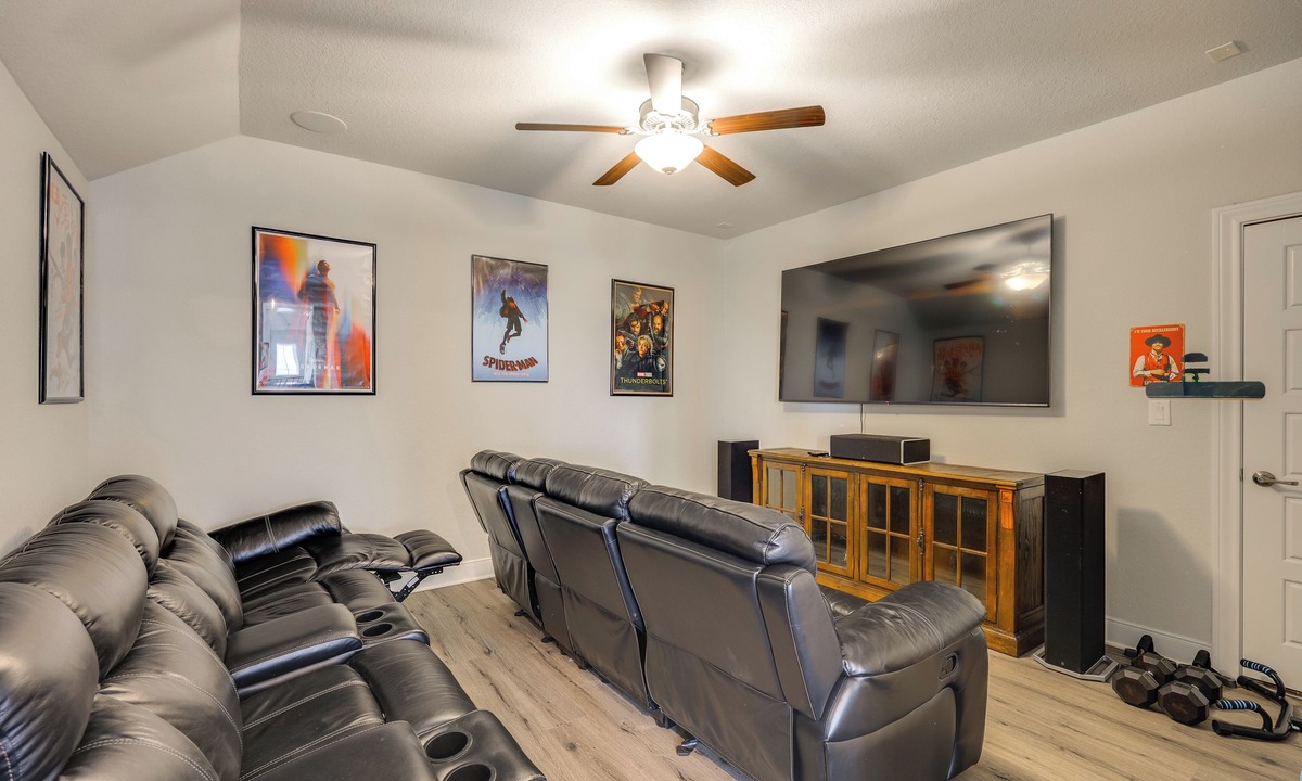 Wetmore House | 2 Mi to TPC San Antonio: Group Getaway w/Theater!