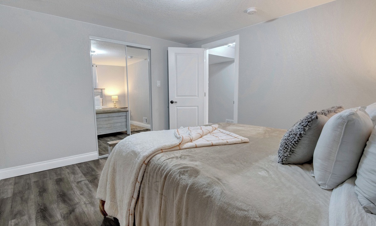 Aurora Apartment | 3-bed/1 bath basement apartment in Aurora, CO w/AC~close to Hospitals