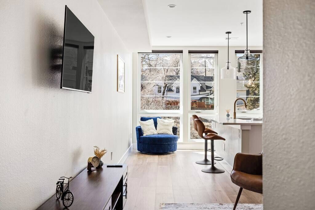 Golden Apartment | Horseshoe Hideaway, Luxe Studio 1 Block to Main St