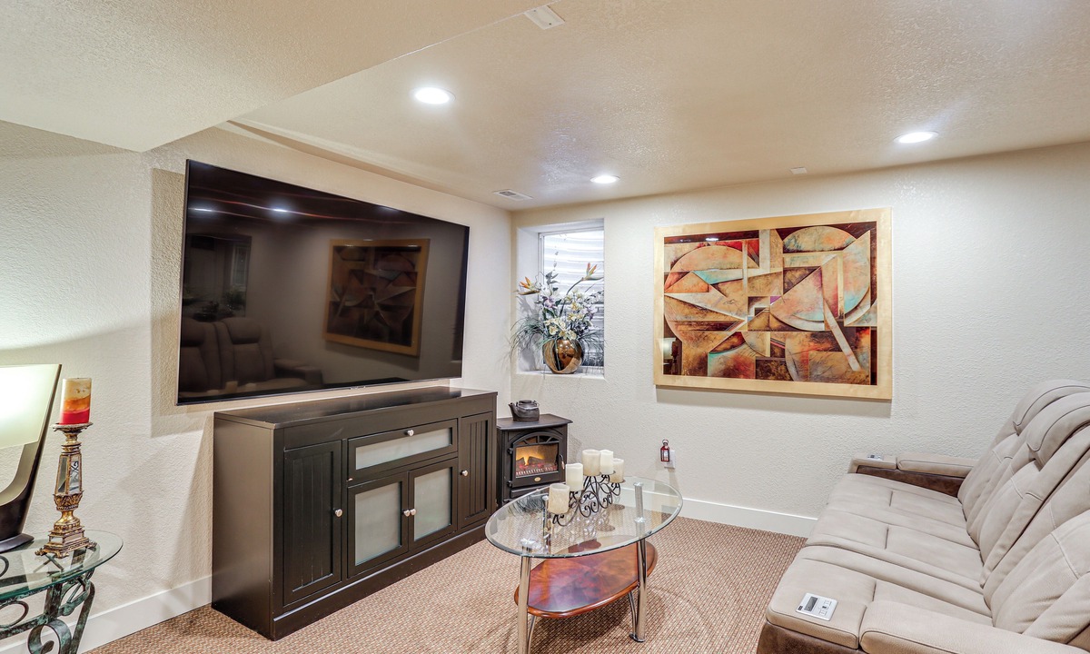 Aurora Apartment | Group Getaway 3 Mi to Cherry Creek State Park!