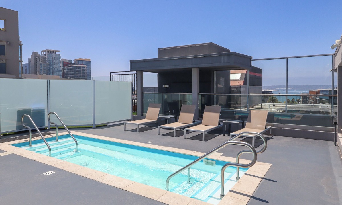Little Italy Hotel | Pet-Friendly Boutique King Room Near County Trolley, Zoo and Harbor Views