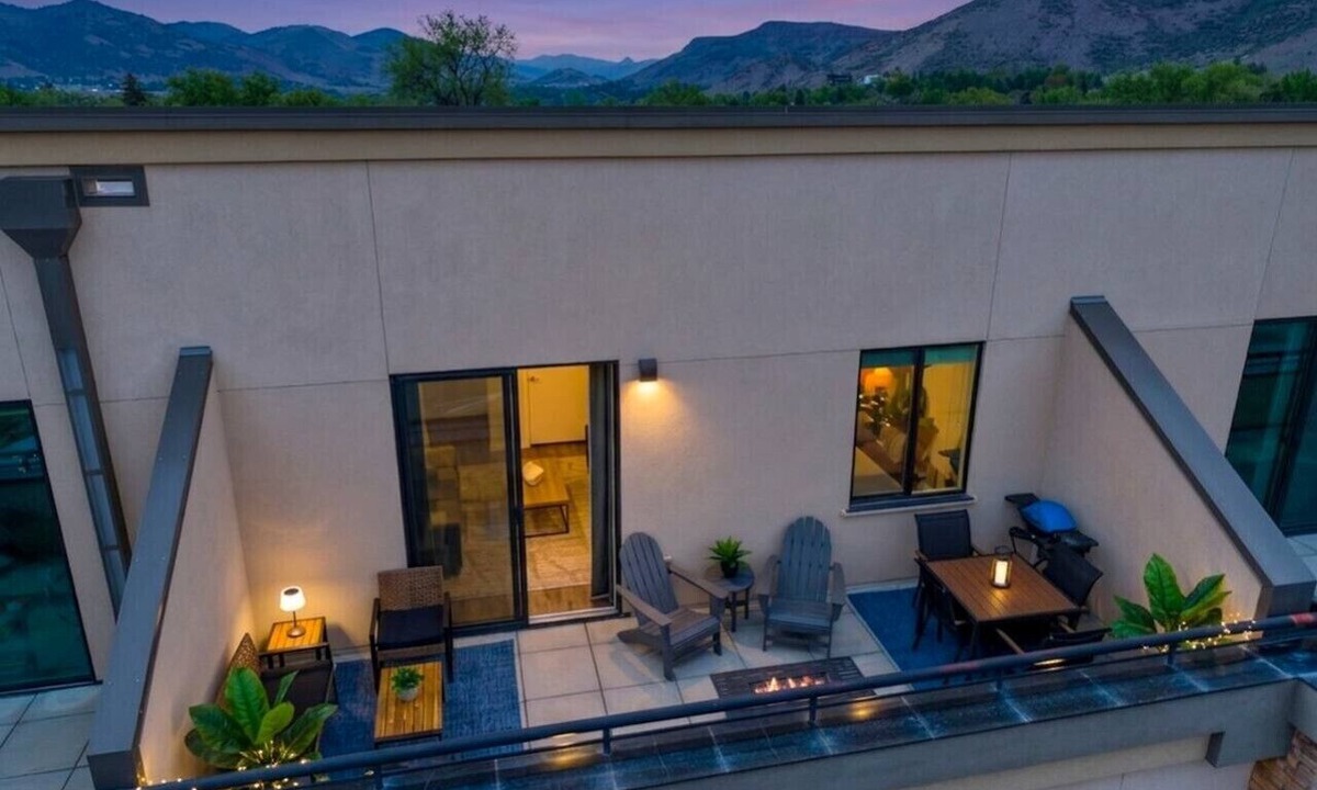 Golden Condo | NEW Golden Luxe Condo-Patio w/Firepit + Mtn Views