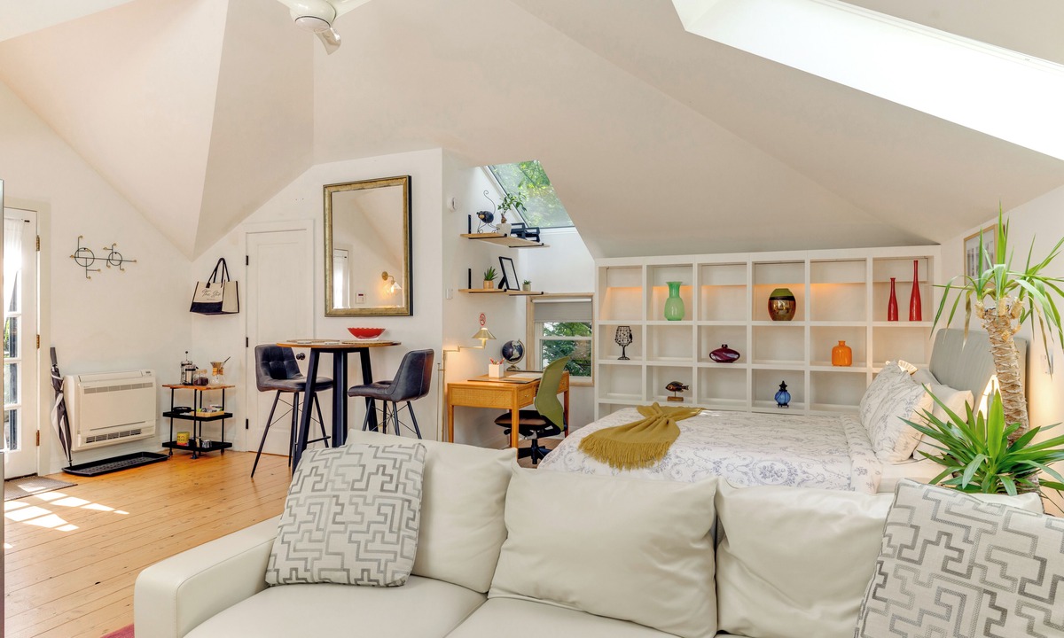Bryn Mawr Apartment | Pet-Friendly Minneapolis Studio: Walk to Lake!