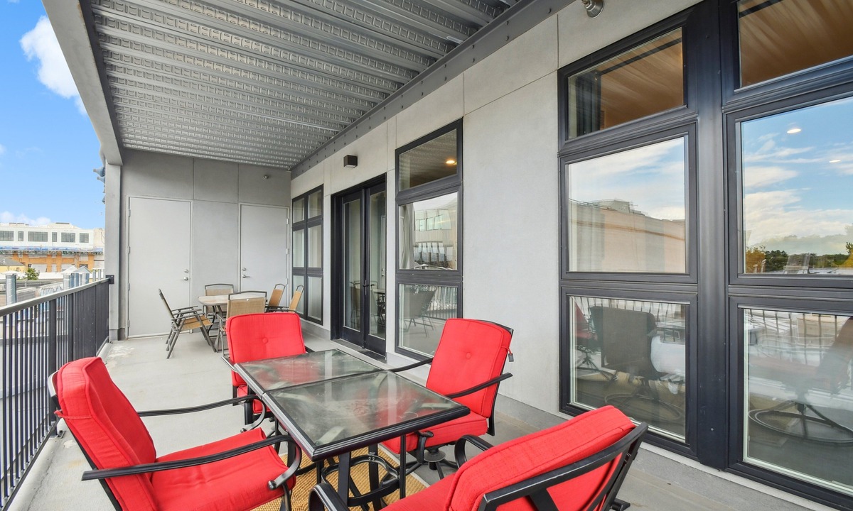 River North Art District Condo | Graffiti & Skyline | Luxury Corner RiNo Loft | Dog-Friendly & City Views