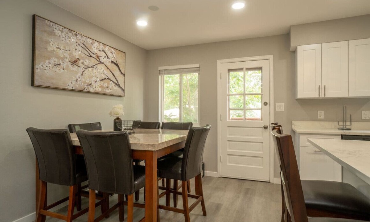Allendale Area Apartment | Close to Downtown| Sleeps 8 | Private Backyard