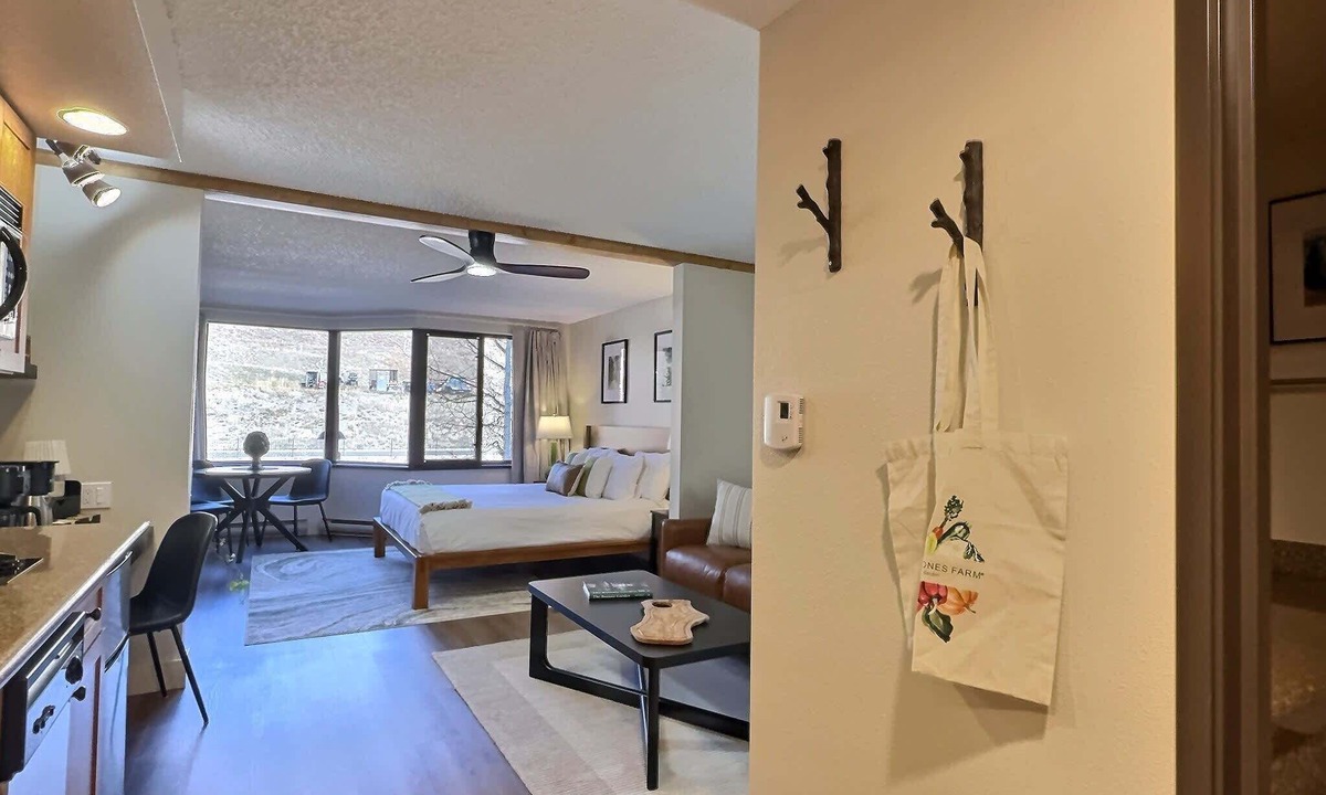Mount Crested Butte Condo | Grand Lodge Crested Butte | Renovated Studio, Walk to Lifts, Pool & Hot Tub