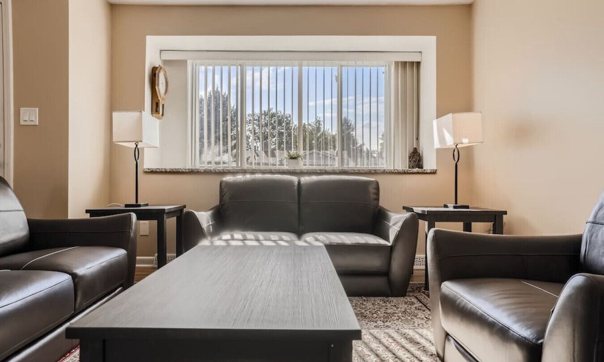 Lakewood Apartment | Pet Friendly I 3bd I Red Rocks I Belmar I Denver