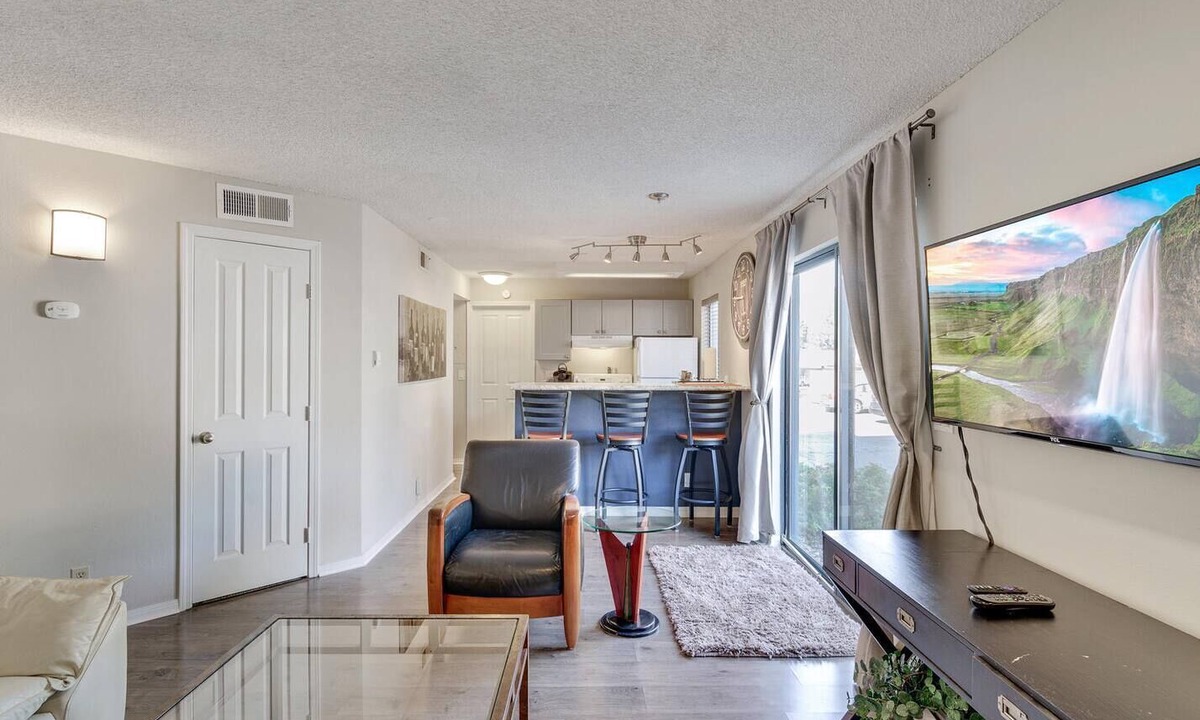 Englewood Apartment | Coveted DTC Apartment! Free Parking & Fast WiFi!