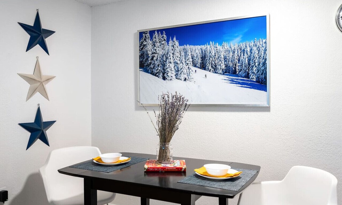 Englewood Apartment | Blue Moon Extended stays w/Casper Mattress