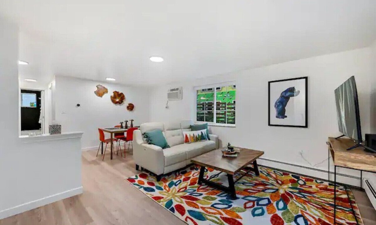 Englewood Apartment | Fully Stocked & Renovated 1/1