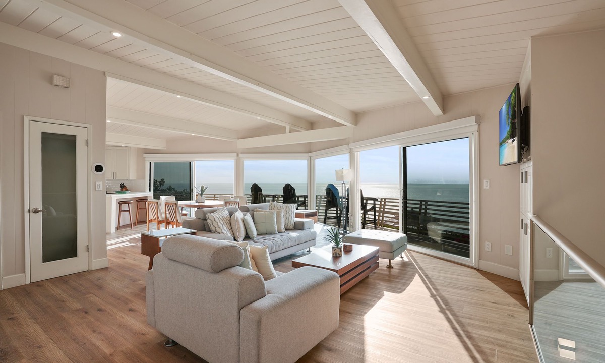 Leucadia House | Cliffside Oceanfront Gem - Stunning Views & Yard