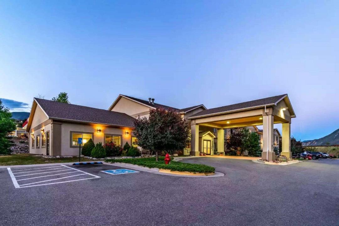 New Castle Hotel | Wingate by Wyndham New Castle - Glenwood Springs