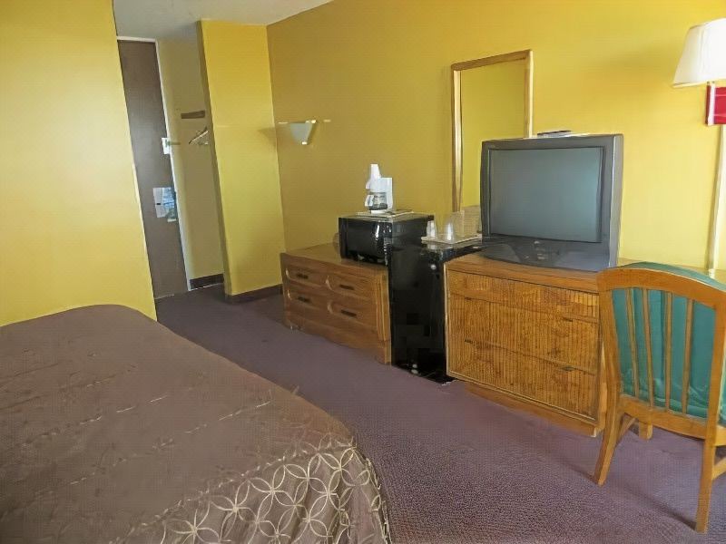 Photo of Bedroom in Northwest Colorado Springs